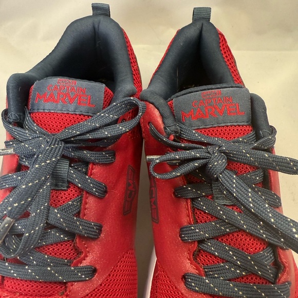Captain Marvel shoes Size 4 in good condition only worn a few times - Picture 4 of 10